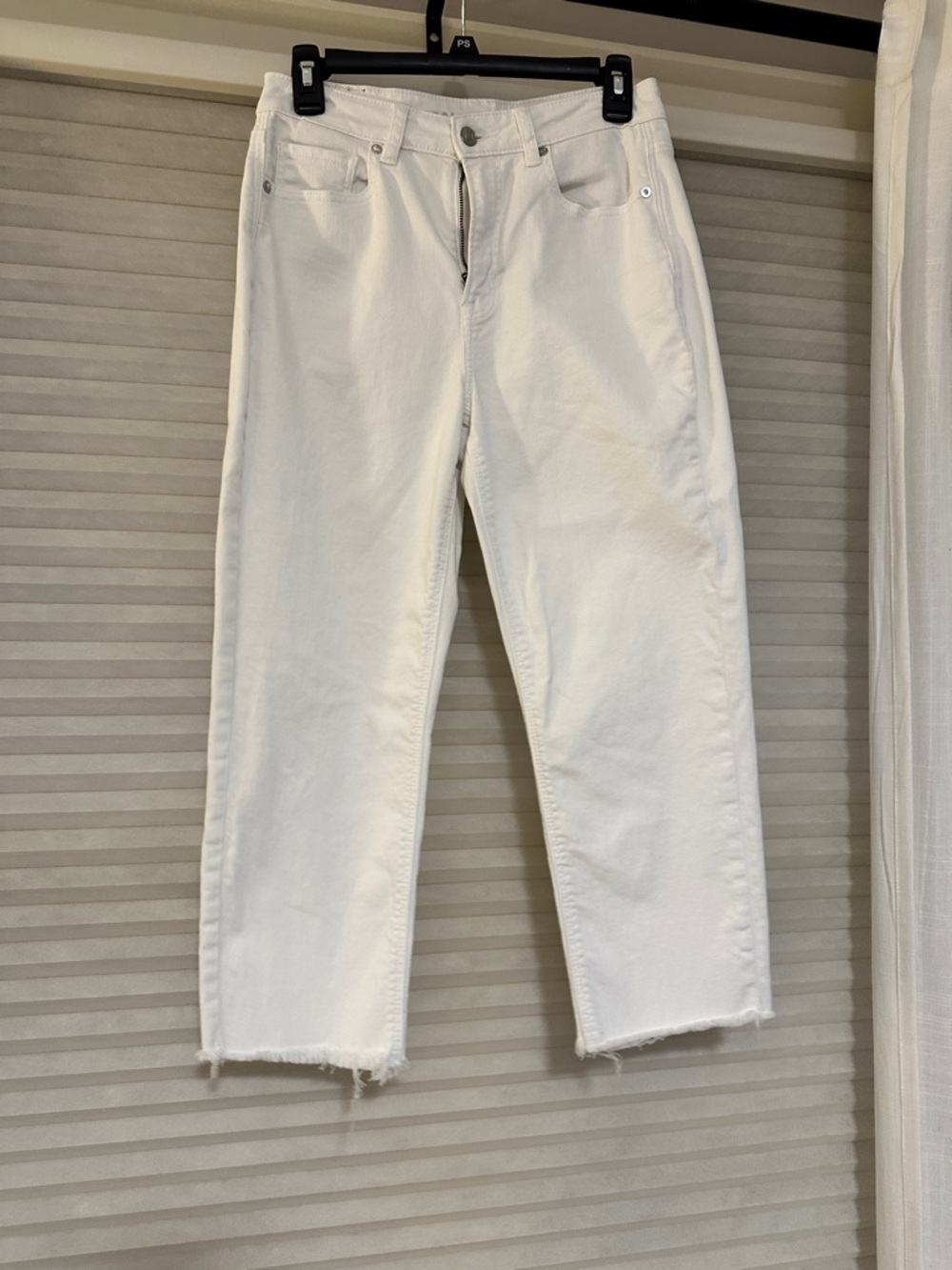 American Eagle Outfitters White Cropped Raw-Hem Jeans